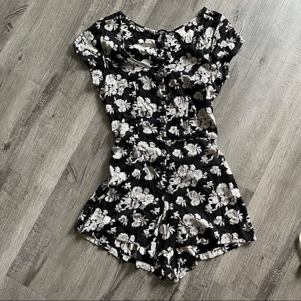 Floral Romper With Lace Up Back - Picture 10 of 13